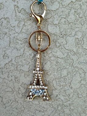 Sparkling Gold Eiffel Tower Crystal Keychain - Chic Women’s Accessory